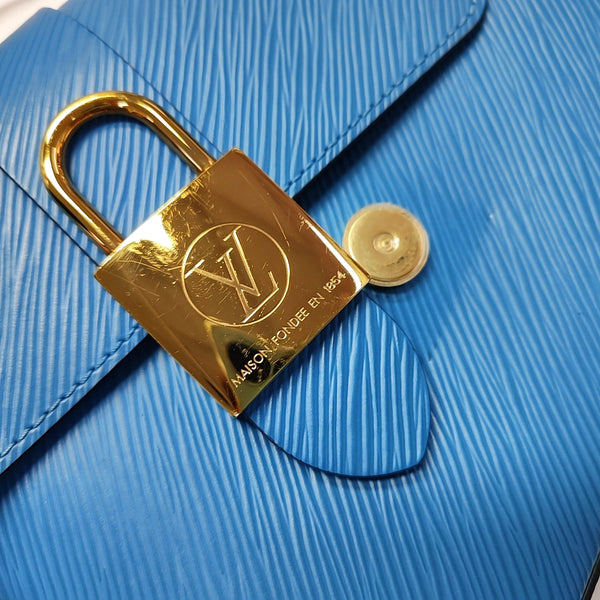 Authenticated pre-owned LOCKY Epi Blue - Shoulder Bag at Looply