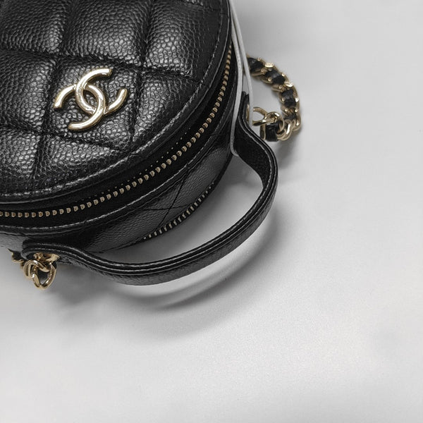 ROUND Quilted Grained Calfskin Black