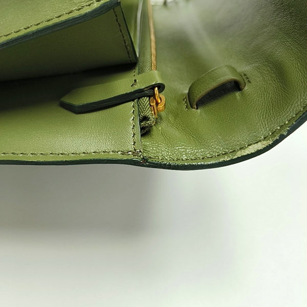 CLASSIC BOX Medium Calfskin Green
