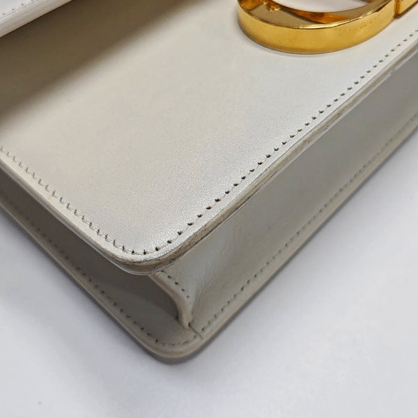 Authenticated pre-owned 30 Montaigne Calfskin White - Shoulder Bag at Looply