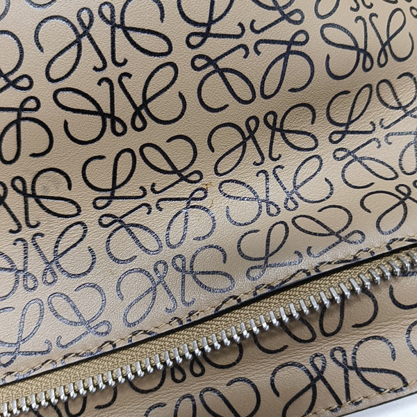 T Pouch Monogram Calfskin Beige