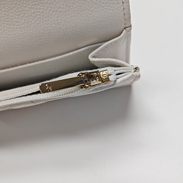 CLASSIC FLAP Quilted Grained Calfskin White Card Holder
