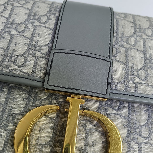30 Montaigne Oblique Canvas Gray