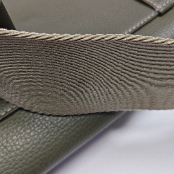 Authenticated pre-owned Saddle Calfskin Green - Shoulder Bag at Looply