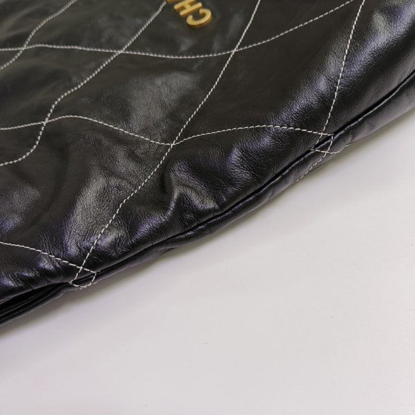 CHANEL 22 Medium Quilted Calfskin Black