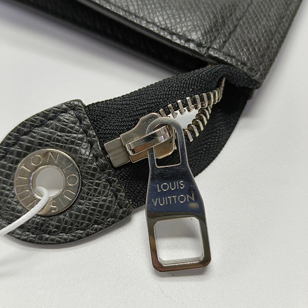Pochette Voyag MM Calfskin Black