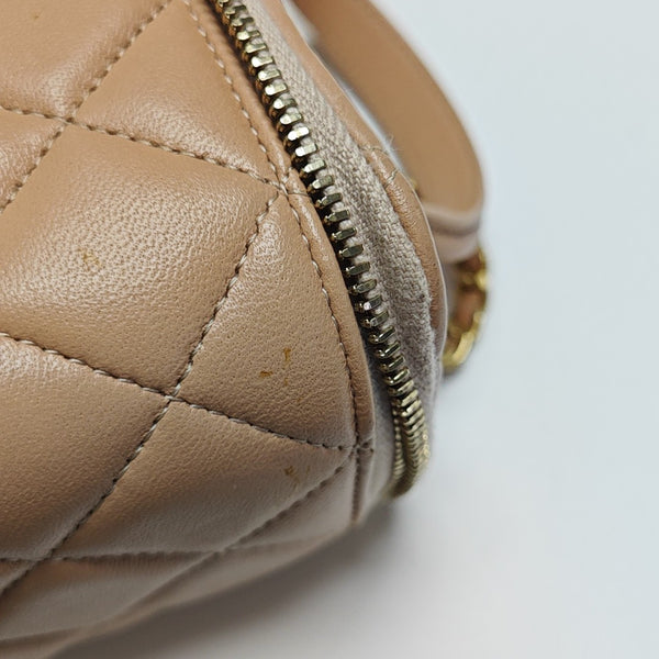 VANITY CASE Small Quilted Lambskin Brown