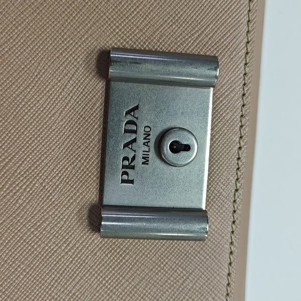 Closure Saffiano Calfskin Pink