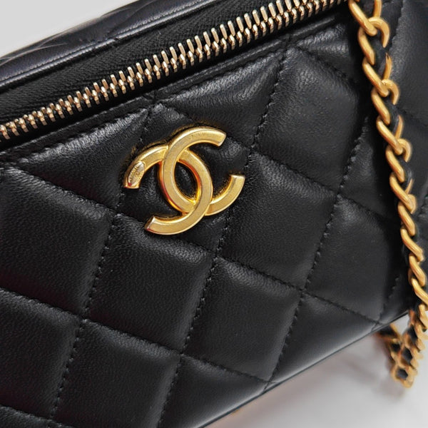 VANITY CASE Small Quilted Lambskin Black