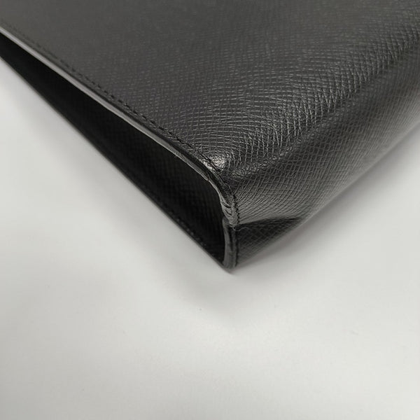 Pochette Voyag MM Calfskin Black