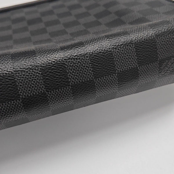 Pochette Voyag MM Damier Graphite Coated Canvas Gray