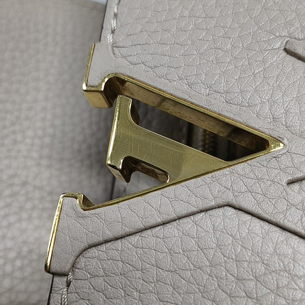 CAPUCINES MM Calfskin Gray