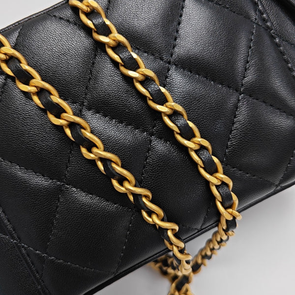 VANITY CASE Small Quilted Lambskin Black