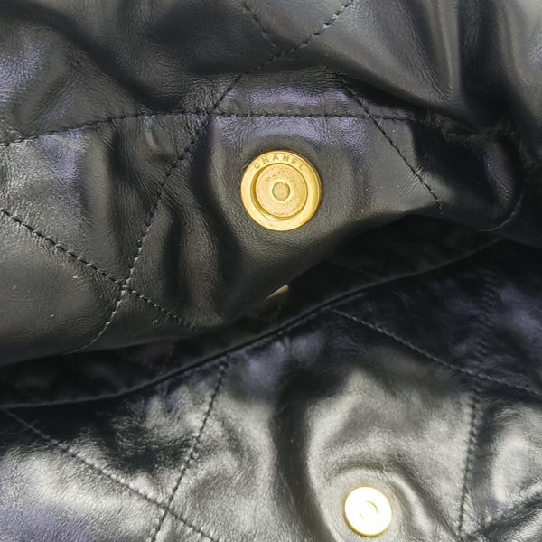 CHANEL 22 Small Quilted Calfskin Black