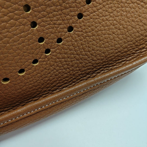 Evelyne 29 Clemence Brown