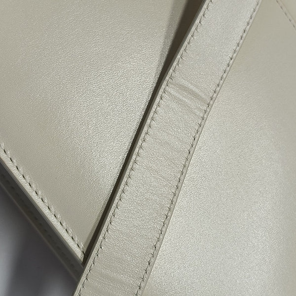 30 Montaigne Calfskin White