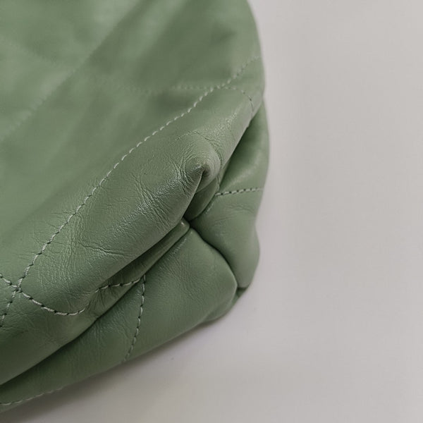 CHANEL 22 Small Quilted Calfskin Green