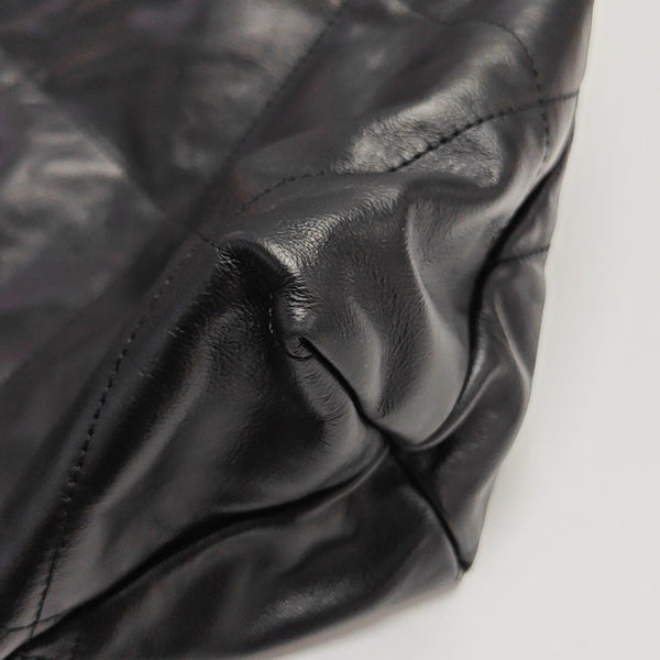 CHANEL 22 Medium Quilted Calfskin Black