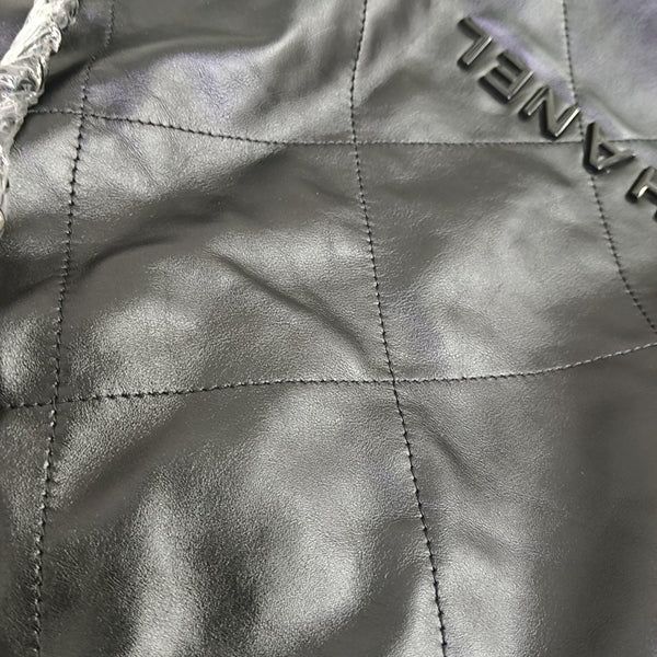 CHANEL 22 Small Quilted Calfskin Black