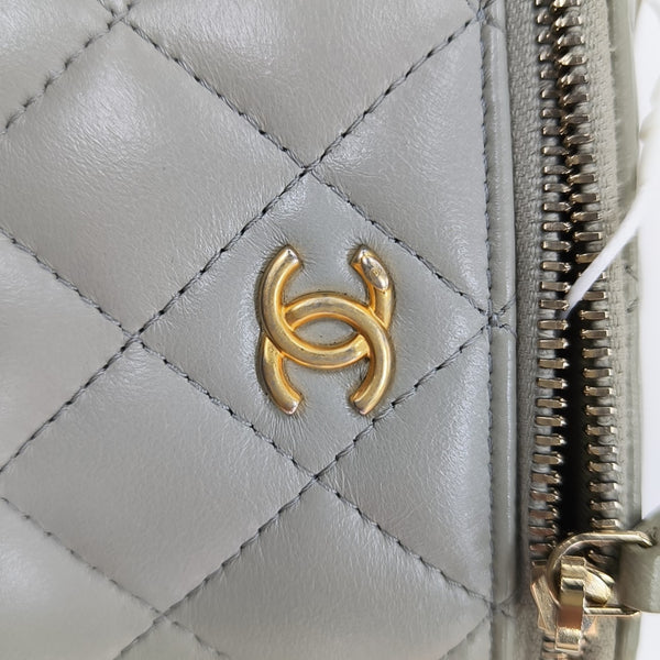 VANITY CASE Mini Quilted Lambskin Gray