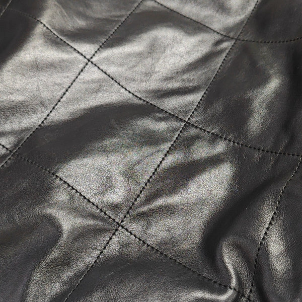 CHANEL 22 Small Quilted Calfskin Black