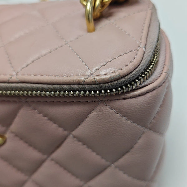 VANITY CASE Small Quilted Lambskin Pink