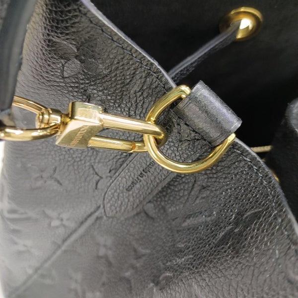 NÉONOÉ MM Calfskin Black