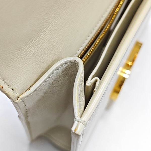 Authenticated pre-owned 30 Montaigne Calfskin White - Shoulder Bag at Looply