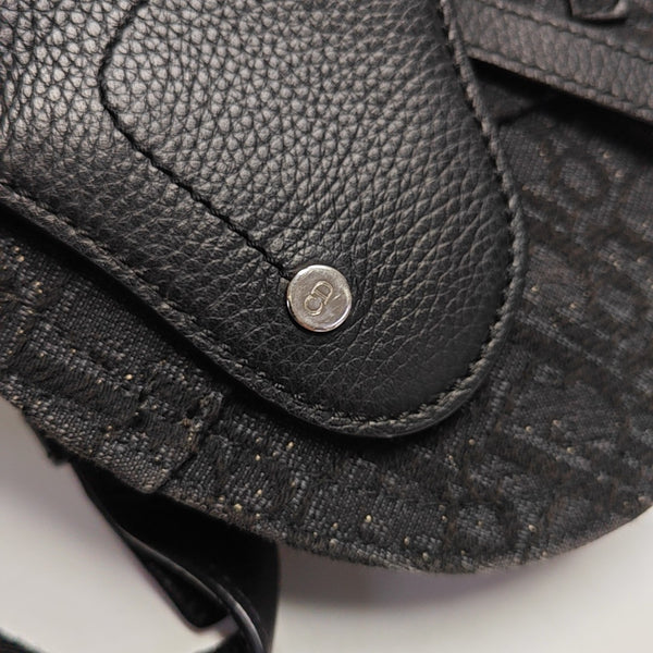 Saddle Medium Oblique Canvas Black