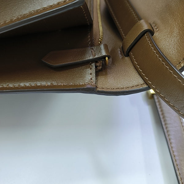 CLASSIC BOX Medium Calfskin Brown