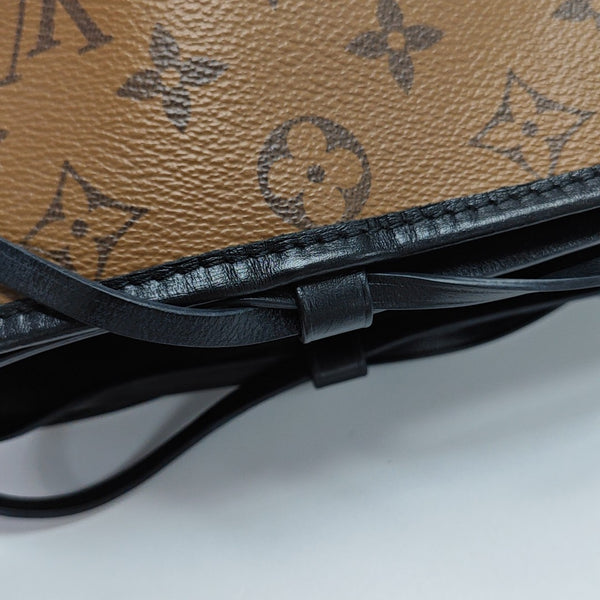 NOÉ PURSE LV CHARMS Monogram Coated Canvas Brown