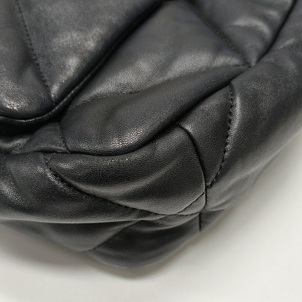 CHANEL 19 Pequeño Piel de Cordero Acolchada Negro