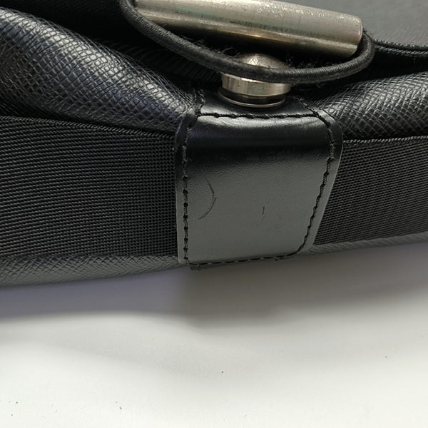 VIKTOR Calfskin Black