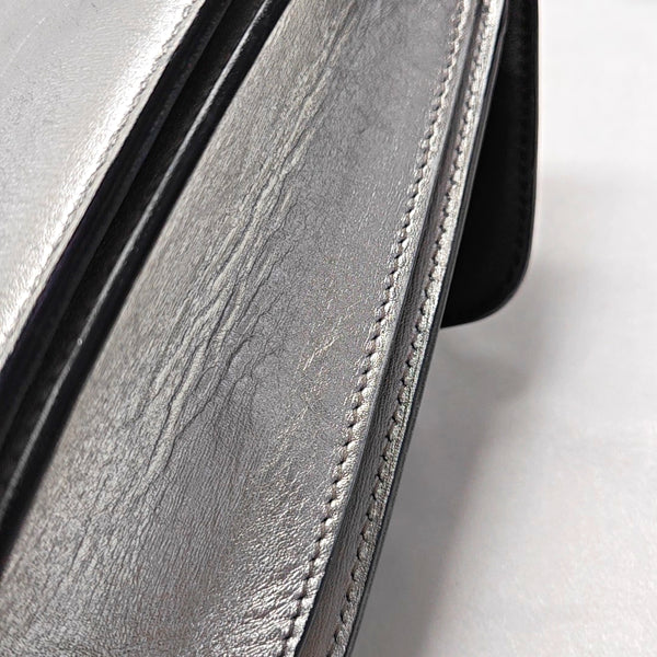 Authenticated pre-owned CLASSIC BOX Calfskin Silver - Shoulder Bag at Looply