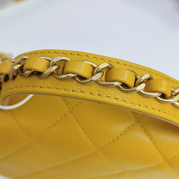 CHAIN INFINITY TOP HANDLE Quilted Lambskin Yellow