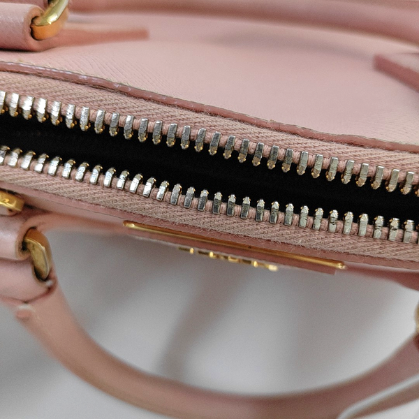 Authenticated pre-owned Promenade Calfskin Pink - Shoulder Bag at Looply