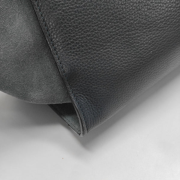 TRAPEZE Medium Calfskin Blue