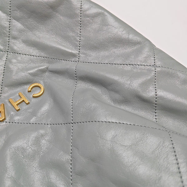 CHANEL 22 Small Quilted Calfskin Green