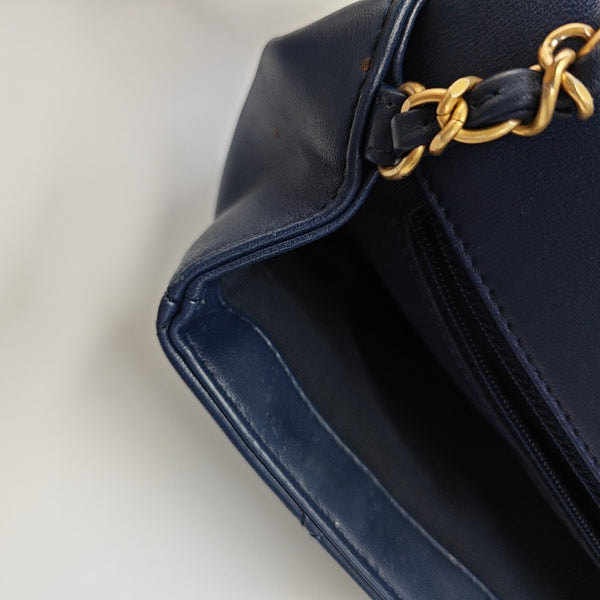 IN THE LOOP Quilted Lambskin Blue