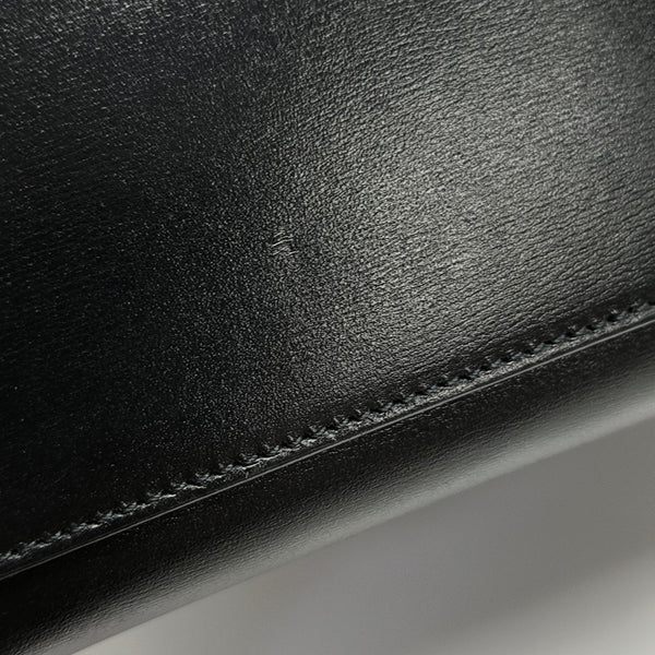 Authenticated pre-owned MANHATTAN Small Calfskin Black - Tote Bag at Looply