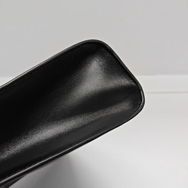 MANHATTAN Medium Calfskin Black