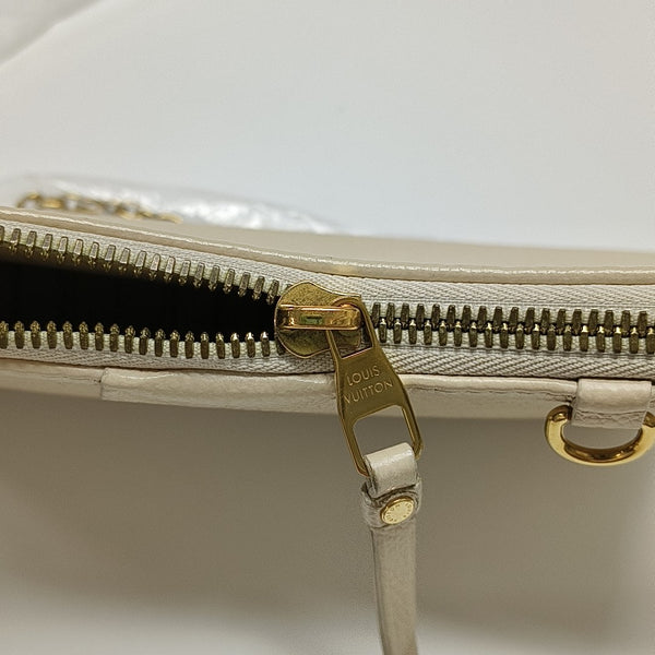 EASY POUCH ON STRAP Calfskin Beige