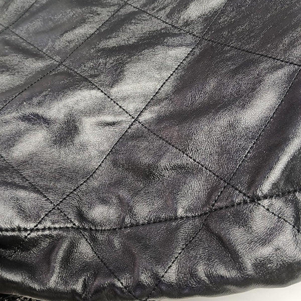 CHANEL 22 Medium Quilted Calfskin Black