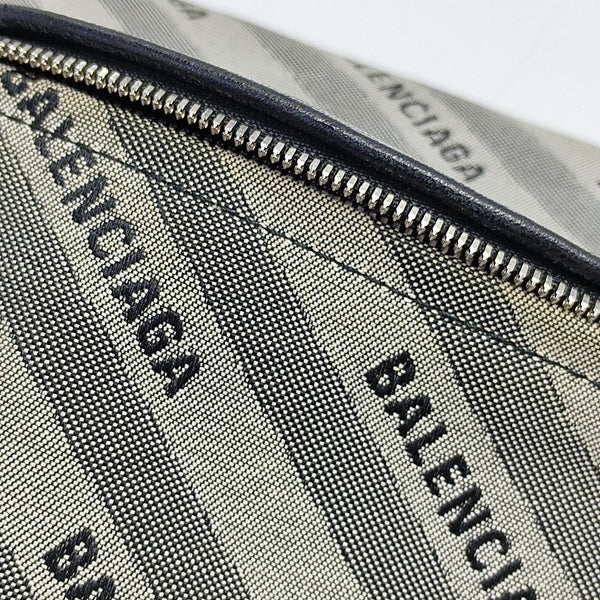 Souvenirs Canvas Gray