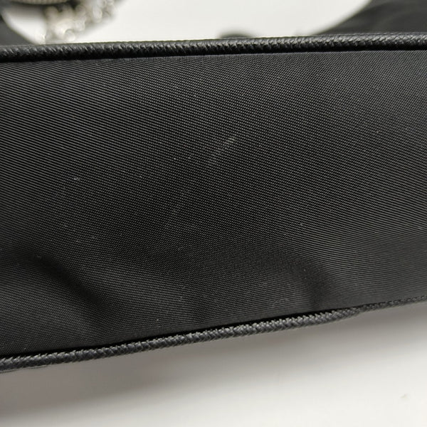 Authenticated pre-owned Re-Edition2005 Nylon Black - Shoulder Bag at Looply