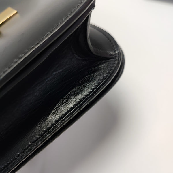 CLASSIC BOX Medium Calfskin Black