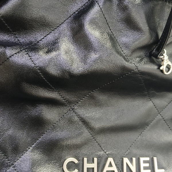 CHANEL 22 Small Quilted Calfskin Black