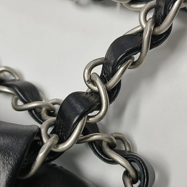 CHANEL 22 Medium Quilted Calfskin Black