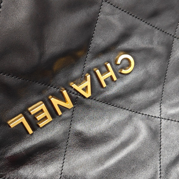 CHANEL 22 Medium Quilted Calfskin Black