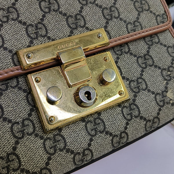 Candado pequeño Monogram lona revestida beige